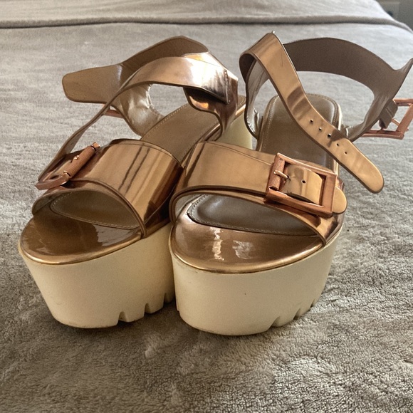 Aldo platforms - Picture 4 of 5